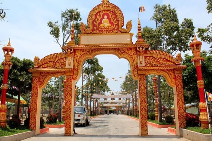 Top 10 Địa Điểm Du Lịch Nổi Bật Tại Bạc Liêu 9 Chua Xiem Can nam o xa Hiep Thanh la mot trong nhung ngoi chua Khmer lon tai Bac Lieu. Voi kien truc Angkor dac trung chua mang den ve dep tuyet voi trong he thong chua Khmer o Nam Bo