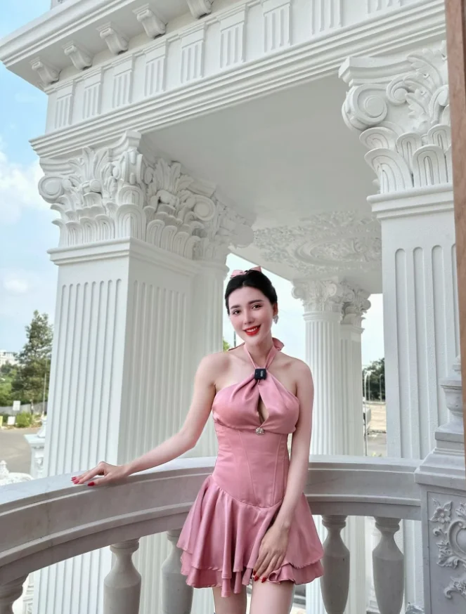 Ngân Nữ đại gia sở hữu lâu đài nguy nga ở Cần Thơ, đam mê sưu tầm siêu xe và hàng hiệu 6 fsm0monm4y