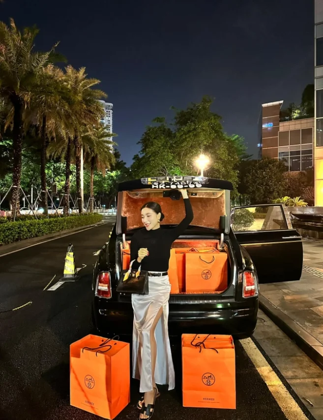 Ngân Nữ đại gia sở hữu lâu đài nguy nga ở Cần Thơ, đam mê sưu tầm siêu xe và hàng hiệu 5 r2bkcs