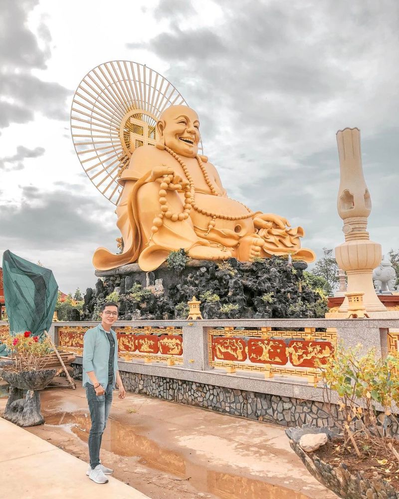 Chùa Vạn Phước Xứ Sở Dừa Bến Tre khám phá tiên cảnh trần gian 4 Chua Van Phuoc Xu So Dua Ben Tre kham pha tien canh tran gian3