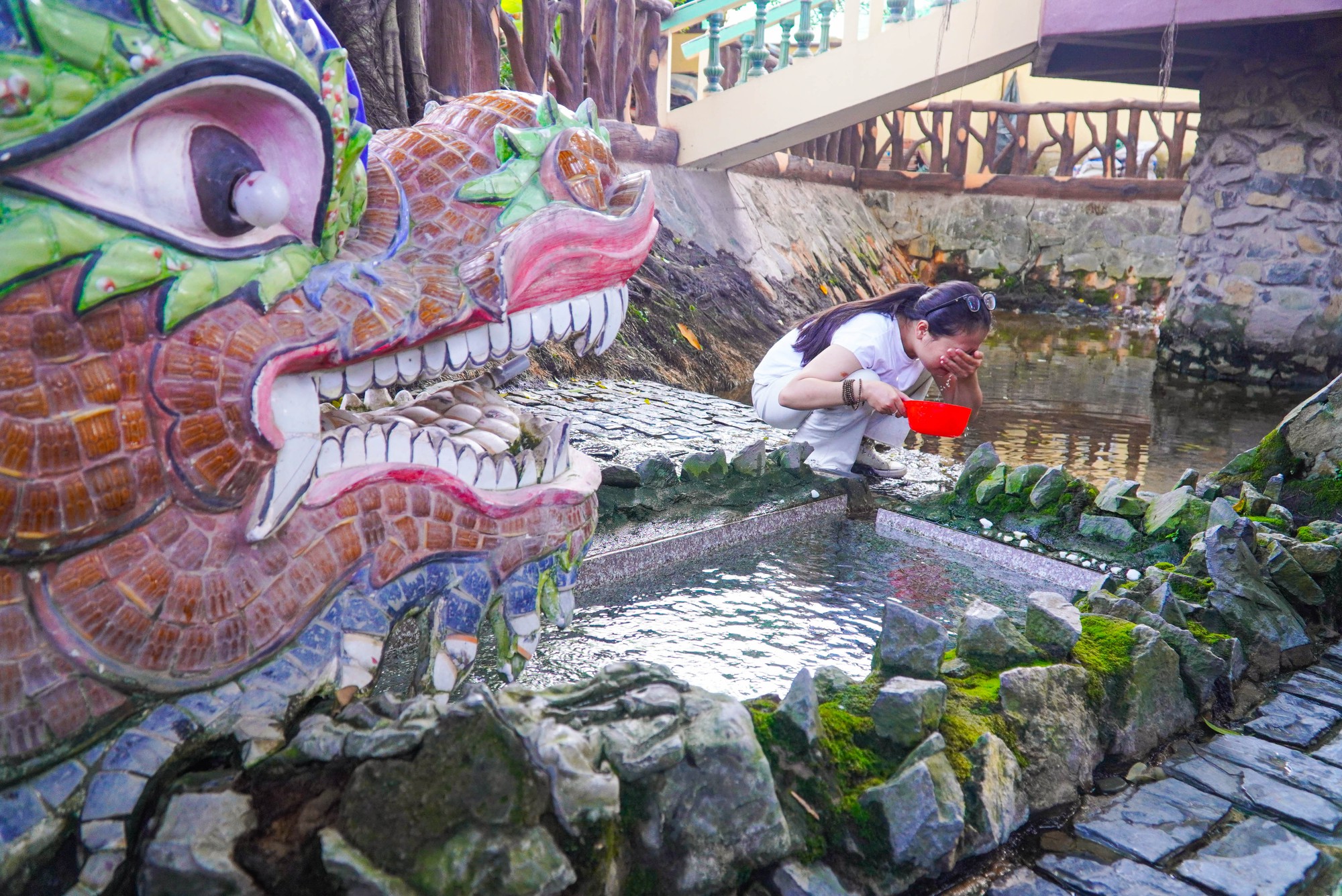 Miếu Mạch Nước Tại Thới Tam Thôn – Dấu Ấn Tâm Linh Giữa Lòng Sài Gòn 1 Miếu Mạch Nước Tại Thới Tam Thôn – Dấu Ấn Tâm Linh Giữa Lòng Sài Gòn