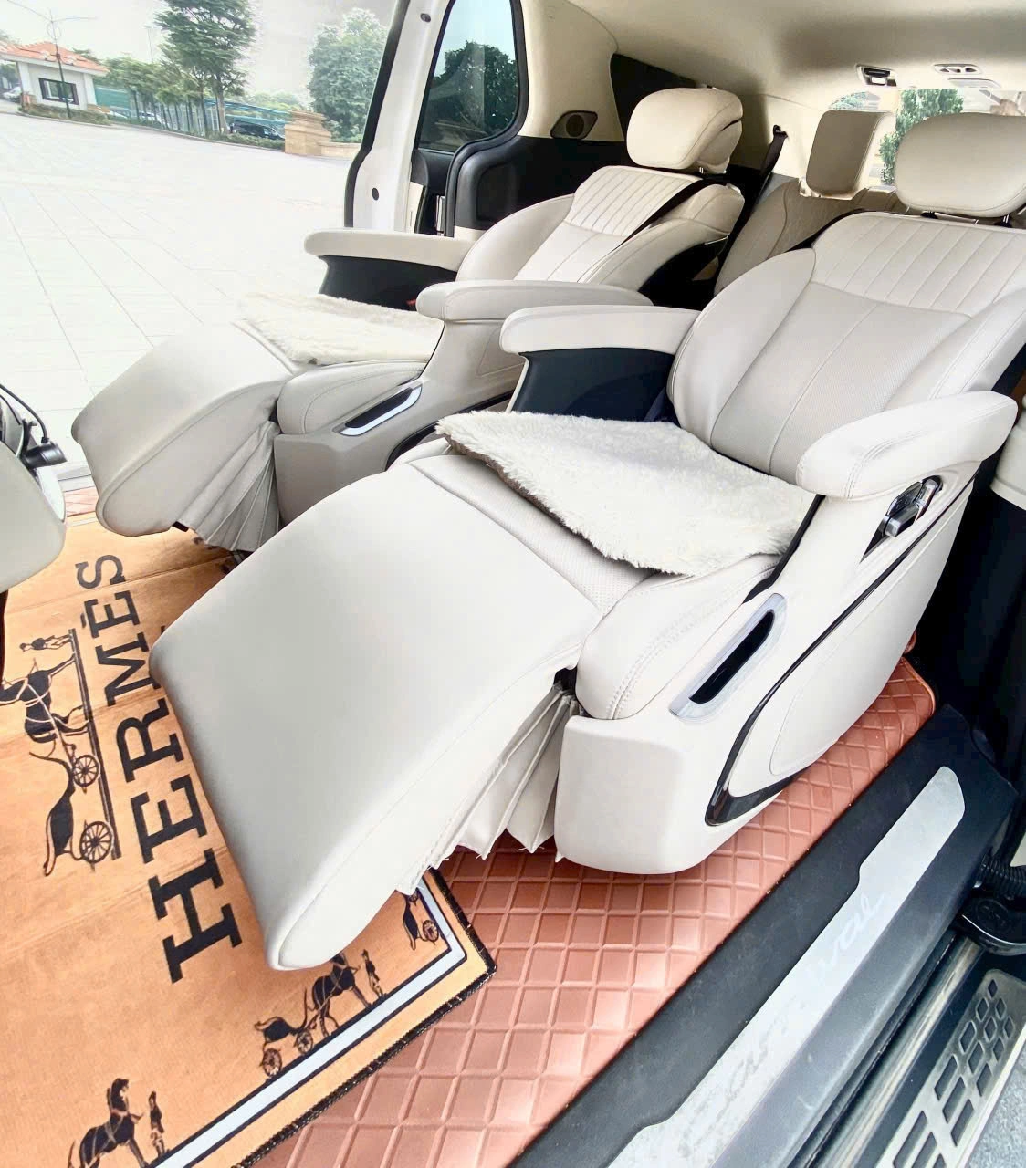 Thuê Xe Kia Carnival 4 Thue Xe Kia Carnival3