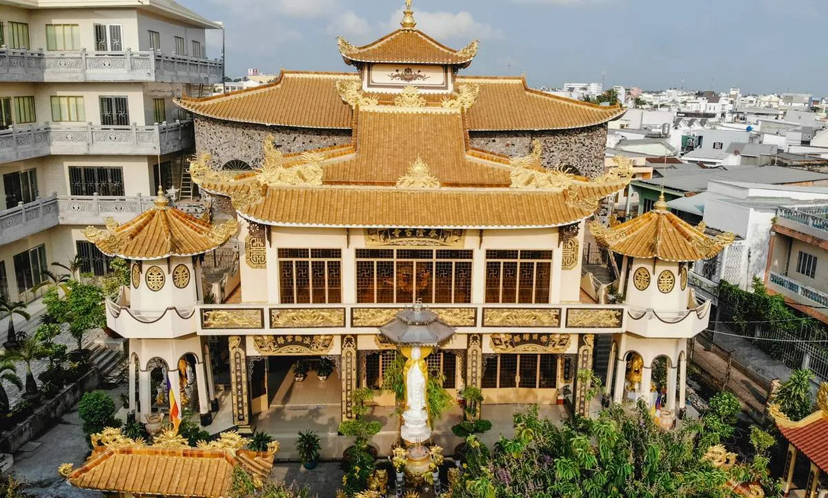 Danh Sách Các Chùa Tâm Linh Nổi Tiếng Tại Cần Thơ 6 Thoi Long Co Tu ngoi chua 180 nam tuoi co ve dep noi bat